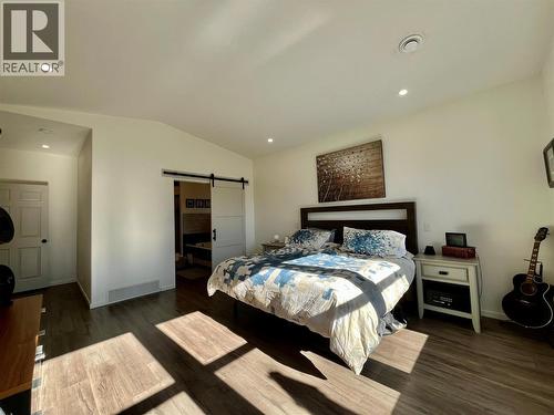 731 Parksville Street, Sicamous, BC - Indoor Photo Showing Bedroom
