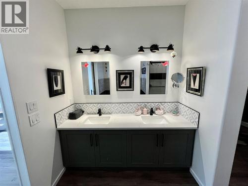 731 Parksville Street, Sicamous, BC - Indoor Photo Showing Bathroom
