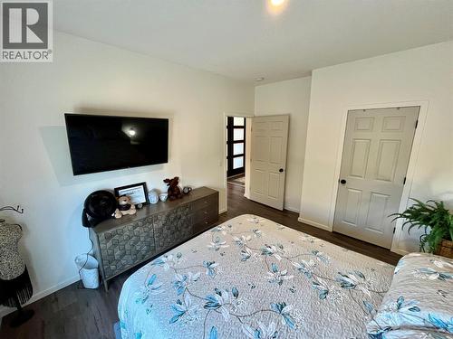731 Parksville Street, Sicamous, BC - Indoor Photo Showing Bedroom