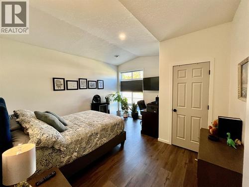 731 Parksville Street, Sicamous, BC - Indoor Photo Showing Bedroom