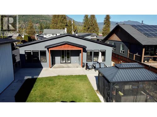 731 Parksville Street, Sicamous, BC - Outdoor