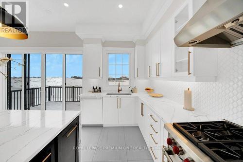 104 Greville Street, Vaughan, ON - Indoor Photo Showing Kitchen