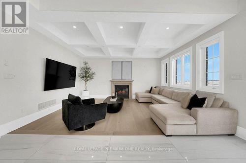 104 Greville Street, Vaughan, ON - Indoor Photo Showing Living Room