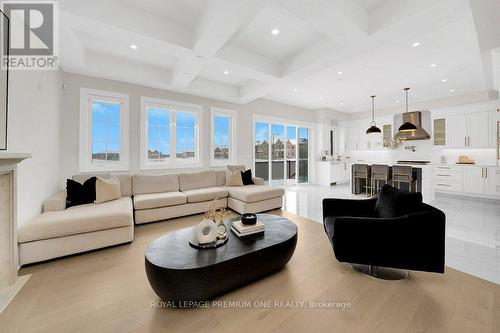 104 Greville Street, Vaughan, ON - Indoor Photo Showing Living Room