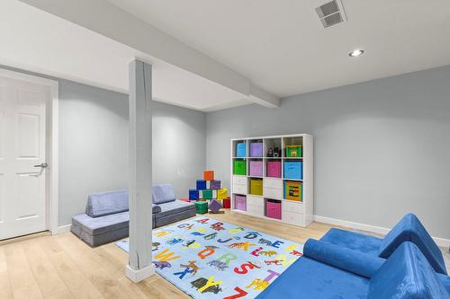 Salle familiale - 225 Boul. De L'Île, Pincourt, QC - Indoor