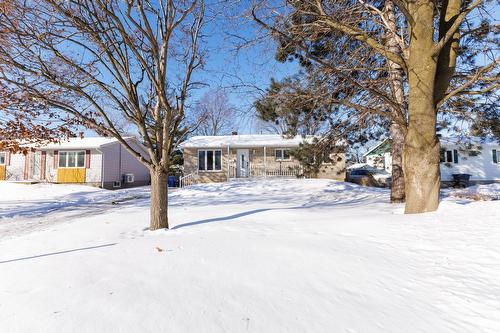 Façade - 225 Boul. De L'Île, Pincourt, QC - Outdoor