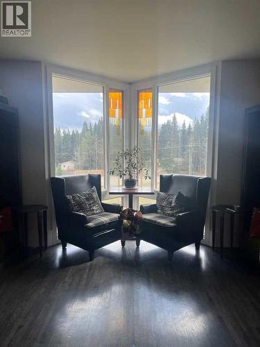 main floor living room - 31 Williams Place, Bragg Creek, AB - Indoor Photo Showing Living Room