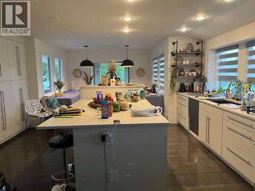 31 Williams Place, Bragg Creek, AB - Indoor Photo Showing Kitchen
