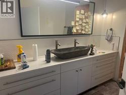 Upper level bathroom - 