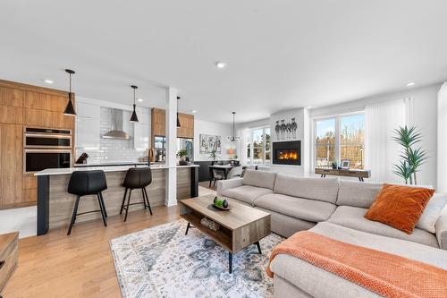 Vue d'ensemble - 201-180 34E Rue O., Venise-En-Québec, QC - Indoor Photo Showing Living Room