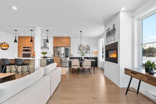 Vue d'ensemble - 201-180 34E Rue O., Venise-En-Québec, QC - Indoor With Fireplace