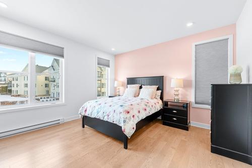 Chambre à coucher principale - 201-180 34E Rue O., Venise-En-Québec, QC - Indoor Photo Showing Bedroom