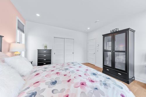 Chambre à coucher principale - 201-180 34E Rue O., Venise-En-Québec, QC - Indoor Photo Showing Bedroom