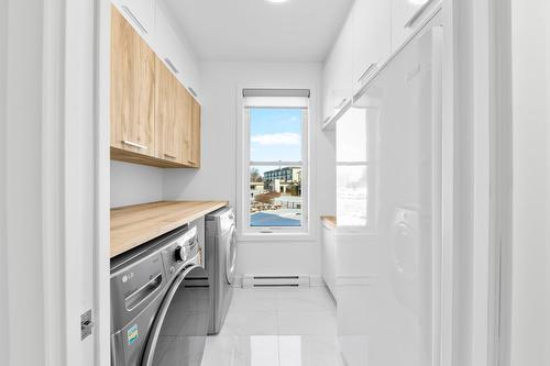 Salle de lavage - 201-180 34E Rue O., Venise-En-Québec, QC - Indoor Photo Showing Laundry Room