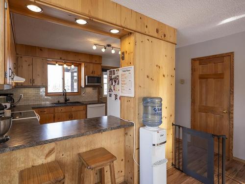 6636 Dawson Rd, Thunder Bay, ON - Indoor Photo Showing Kitchen With Double Sink