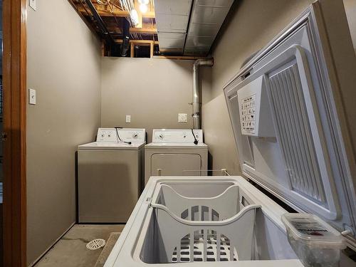 735 Porcupine Boulevard, Thunder Bay, ON - Indoor Photo Showing Laundry Room