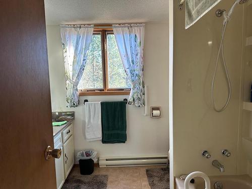 26 Southridge Crescent, Terrace Bay, ON - Indoor Photo Showing Bathroom