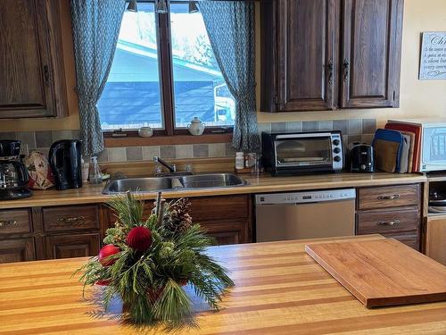 26 Southridge Crescent, Terrace Bay, ON - Indoor Photo Showing Kitchen With Double Sink