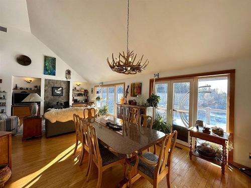 446 Carlton Road, Kenora, ON - Indoor Photo Showing Dining Room