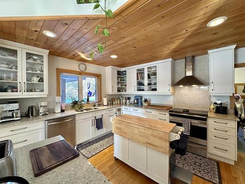 446 Carlton Road, Kenora, ON - Indoor Photo Showing Kitchen With Double Sink