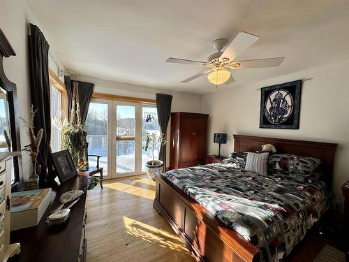 446 Carlton Road, Kenora, ON - Indoor Photo Showing Bedroom