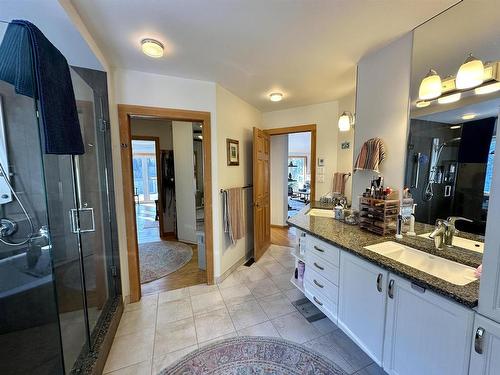 446 Carlton Road, Kenora, ON - Indoor Photo Showing Bathroom