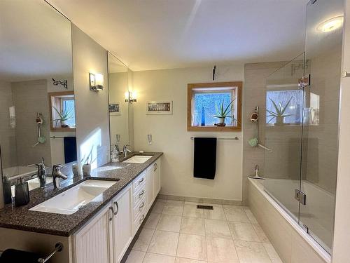 446 Carlton Road, Kenora, ON - Indoor Photo Showing Bathroom