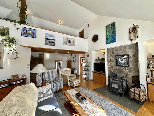 446 Carlton Road, Kenora, ON - Indoor Photo Showing Living Room With Fireplace