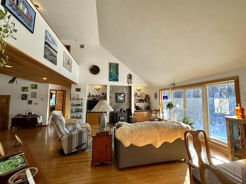 446 Carlton Road, Kenora, ON - Indoor Photo Showing Bedroom