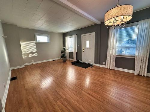 130 Pine Street, Thunder Bay, ON - Indoor Photo Showing Other Room