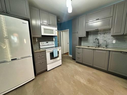 130 Pine Street, Thunder Bay, ON - Indoor Photo Showing Kitchen