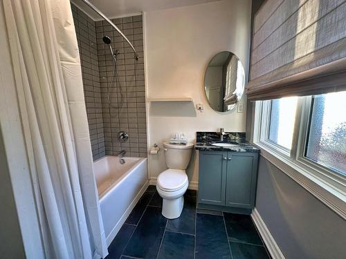 130 Pine Street, Thunder Bay, ON - Indoor Photo Showing Bathroom