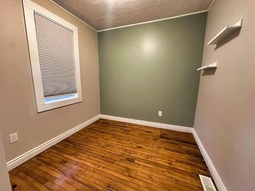 130 Pine Street, Thunder Bay, ON - Indoor Photo Showing Other Room