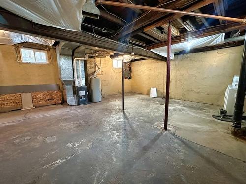 130 Pine Street, Thunder Bay, ON - Indoor Photo Showing Basement
