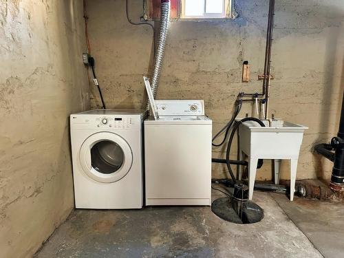 130 Pine Street, Thunder Bay, ON - Indoor Photo Showing Laundry Room