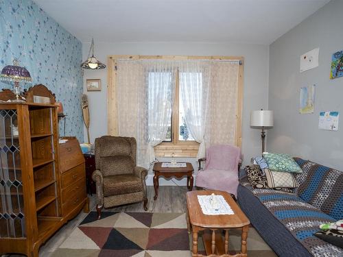 507 Van Norman Street, Thunder Bay, ON - Indoor Photo Showing Living Room
