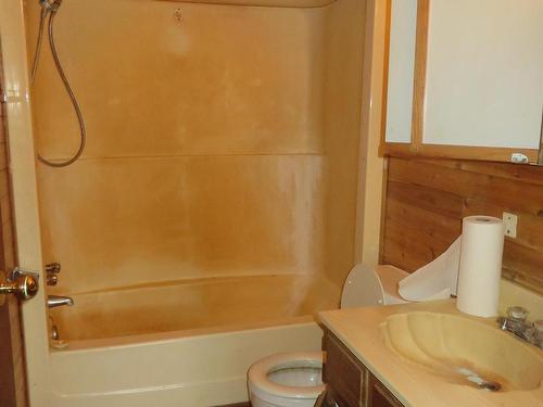 1441 Hwy 72, Sioux Lookout, ON - Indoor Photo Showing Bathroom