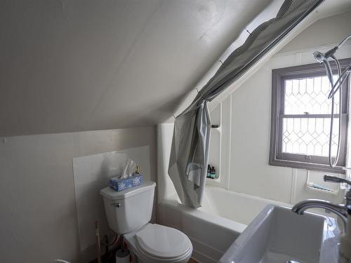 507 Van Norman Street, Thunder Bay, ON - Indoor Photo Showing Bathroom