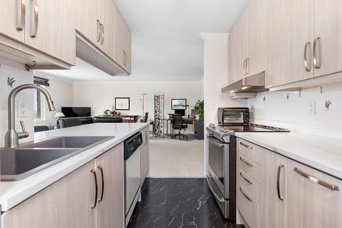 Cuisine - 401-149 Rue Du Mont-Marie, Lévis (Desjardins), QC - Indoor Photo Showing Kitchen With Double Sink