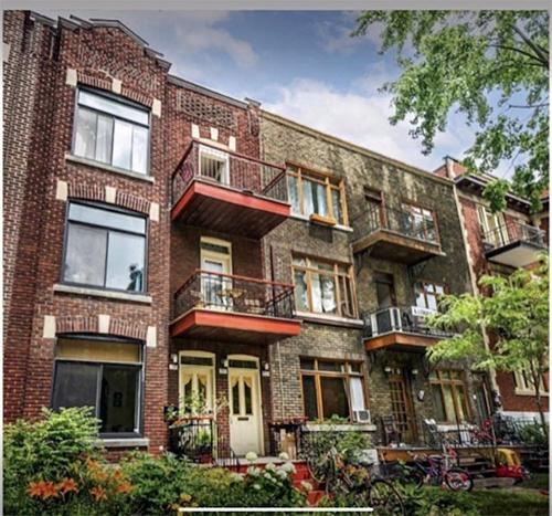 721 Av. Querbes  Montréal (Outremont), QC H2V 3W8