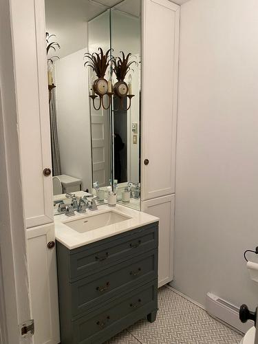 Bathroom - 721 Av. Querbes, Montréal (Outremont), QC - Indoor Photo Showing Bathroom