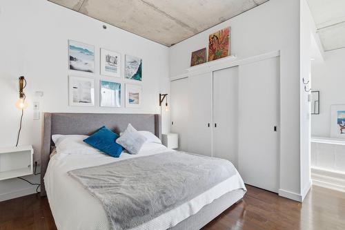 Primary bedroom - 704-90 Rue Prince, Montréal (Ville-Marie), QC - Indoor Photo Showing Bedroom