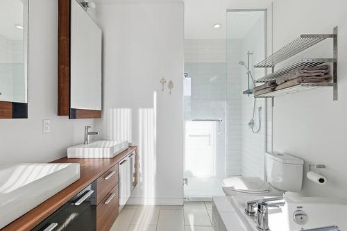 Ensuite bathroom - 704-90 Rue Prince, Montréal (Ville-Marie), QC - Indoor Photo Showing Bathroom