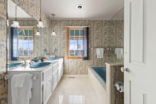 Bathroom - 315 Rue Boivin, Montréal (L'Île-Bizard/Sainte-Geneviève), QC - Indoor Photo Showing Other Room