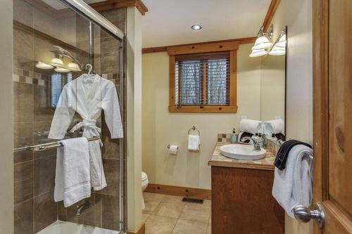 Salle de bains - 1193 Ch. Des Pionniers, Labelle, QC - Indoor Photo Showing Bathroom