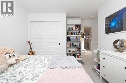 308 Grassland Boulevard W, Lethbridge, AB - Indoor Photo Showing Bedroom