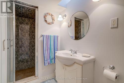 15 Claudette Gate, Hamilton, ON - Indoor Photo Showing Bathroom