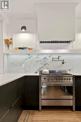 104 Garfield Avenue S, Hamilton, ON - Indoor Photo Showing Kitchen
