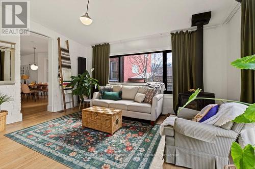 104 Garfield Avenue S, Hamilton, ON - Indoor Photo Showing Living Room