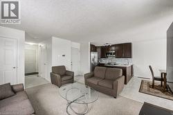 Living area with a textured ceiling - 